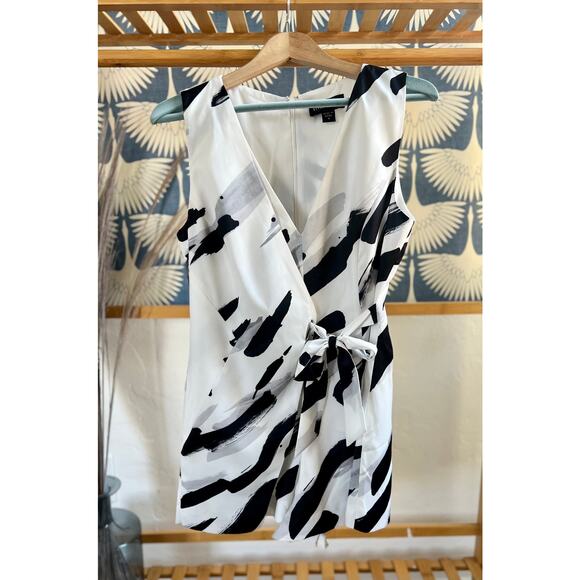 StyleStalker White V-Neck Romper Romper - Picture 1 of 7